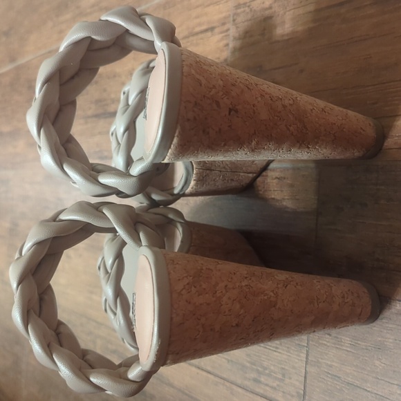 NWOT Steve Madden Nude Braided Double Strap Cork Wedges Size 8 - Picture 4 of 9